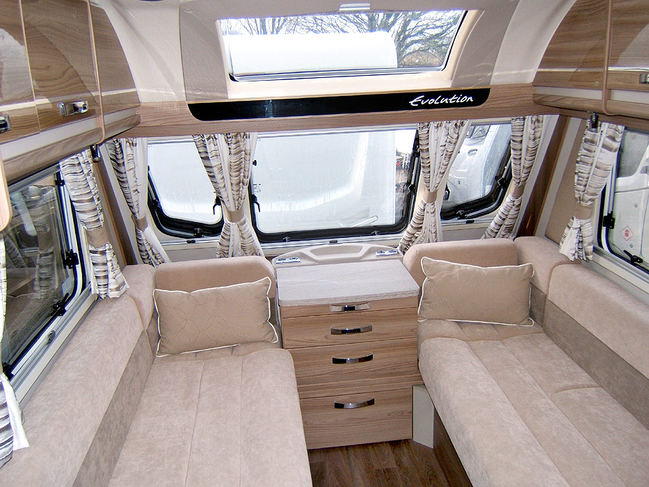 Milan Front Lounge